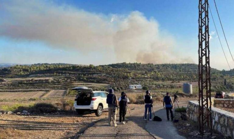 "الإصبع على الزناد"… والعدسات في المرصاد