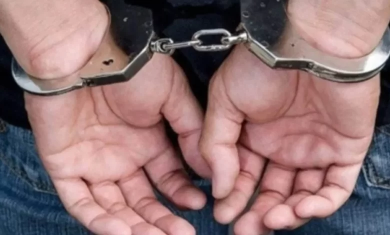 مطلوب بجرائم مخدّرات وضرب وإيذاء في قبضة "المعلومات"