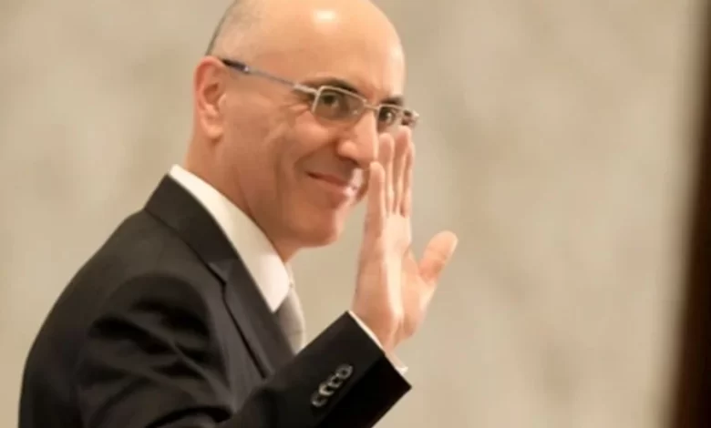 أوّل تعليق للحجّار بعد إقالة رمزي نهرا