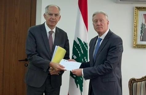 ماغرو سلّم رجيّ نسخة من وثائق الأرشيف الفرنسيّ الخاص بالحدود اللبنانية-السورية