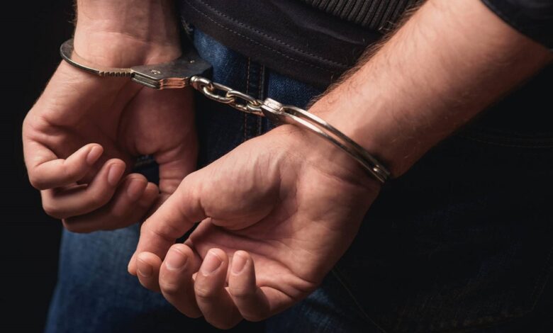 بالصورة- مُتحرّش في قبضة الأمن