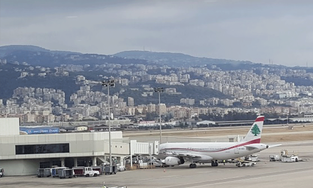وزير الإعلام ممثلا رئيس الجمهورية يستقبل طائرة اماراتية تهبط في بيروت ظهرا