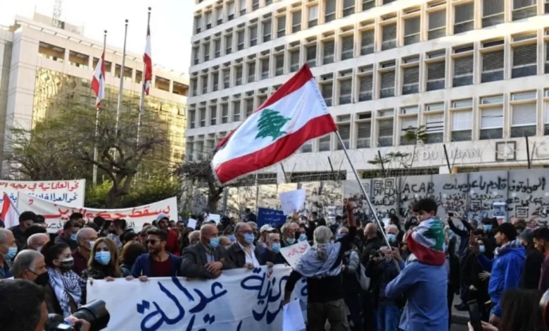 العسكريون المتقاعدون: اقفال وخنق للطرق العامة يوم غد وعمليات احتجاج لن تتوقف حتى تحقيق المطالب