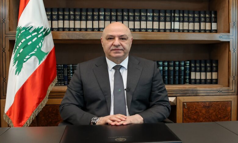 الرئيس عون أمام حاكم مصرف لبنان ونوابه: مسؤوليتكم كبيرة لإعادة الثقة بالنظام المصرفي اللبناني